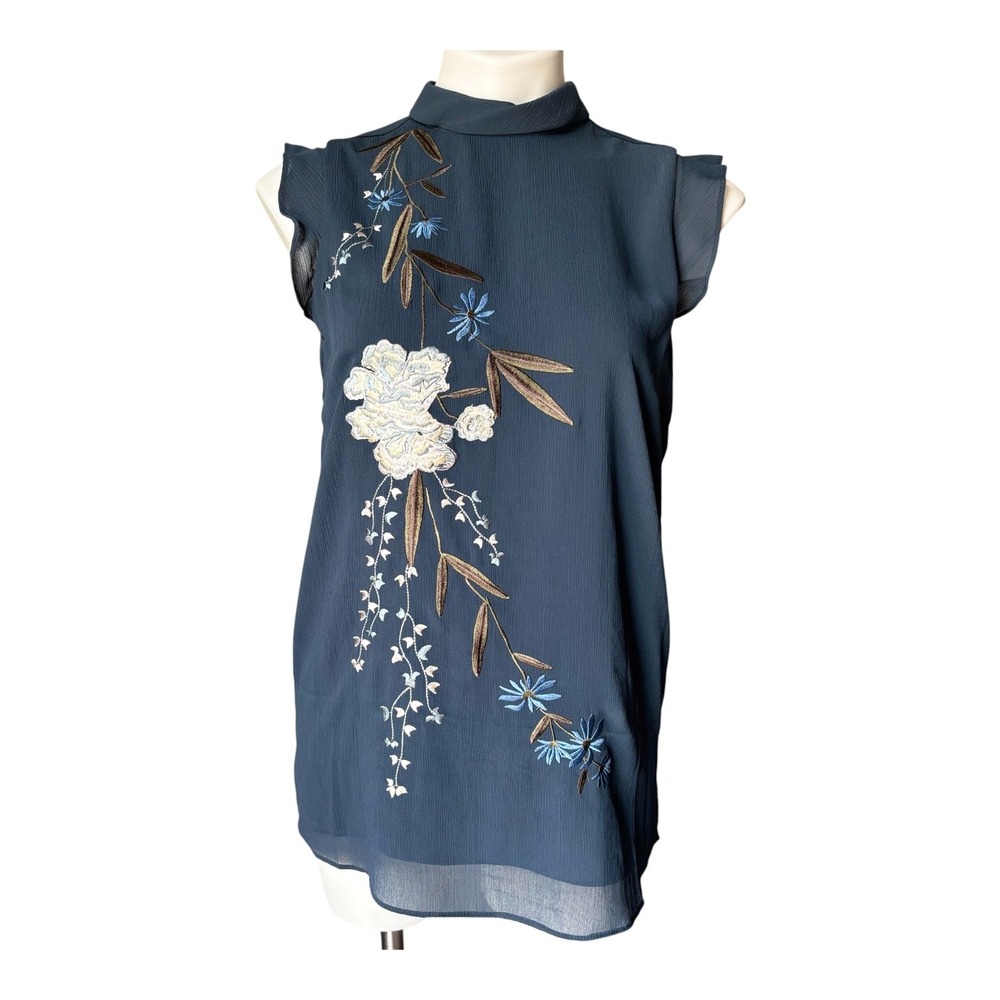 Belle Vere Women Sz S Blue White Floral Embroidered Sleeveless Mock Neck Blouse